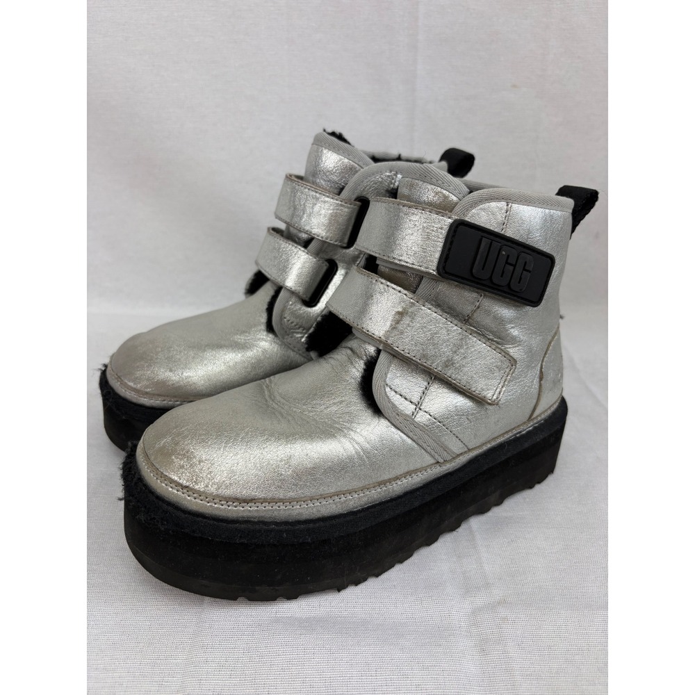 UGG Girls Neumel Platform Chukka Boots Size 3 Metallic Silver Leather Space Boot